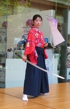 津吹みゆ　炎天下で得意の殺陣披露　ステージから“恋人募集”も「周囲にそのような方がいたら教えて」