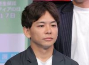 「どこぞの主婦かと」さや香・石井の腹巻き姿に爆笑の渦「なんでそっちが気まずい顔してんねんw」「ボディコンかと」