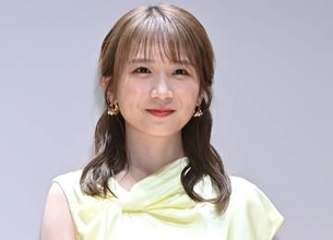「どういう状況？」秋元真夏　シュールすぎる自撮りに「流行を先取り」「短編小説みたいな…」様々な反応届く