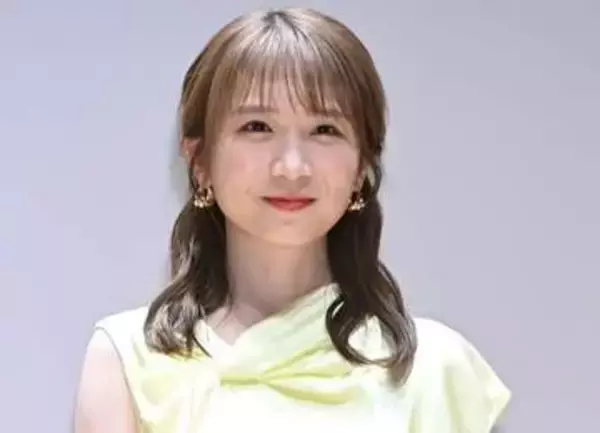 「どういう状況？」秋元真夏　シュールすぎる自撮りに「流行を先取り」「短編小説みたいな…」様々な反応届く