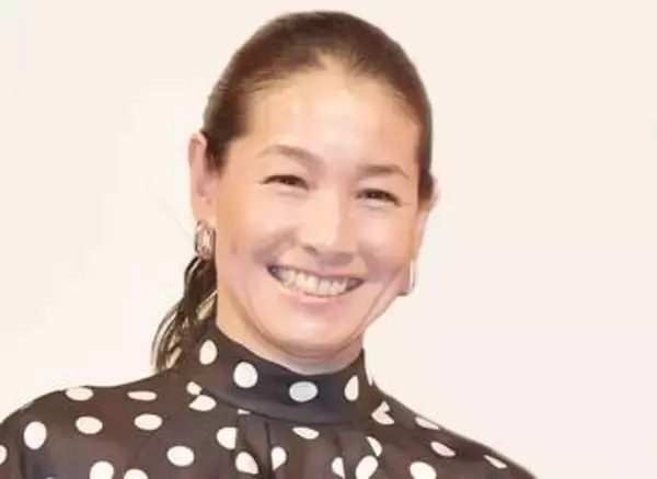 誰かと！正装でウィンブルドンに現れた世界注目の日本俳優　伊達公子さんと談笑　ラルフローレンがVIP招待