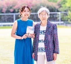 カープ女子タレント、うえむらちかの小説「1946年の女子塁球部」が発売　原爆投下の広島でソフトボールに打ち込んだ祖母がモデル