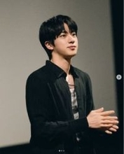 BTSジンに「不意打ちキス」疑いで在宅起訴　50代の日本人女性が来年7月に韓国の法廷に立つことが明らかに