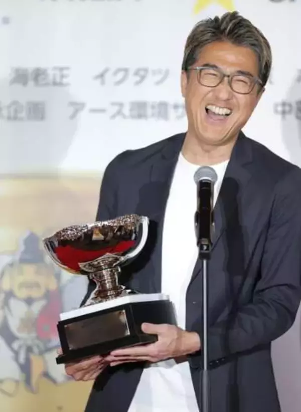 芸能界きっての「そばマニア」56歳イケオジ歌手　芸能人ゴルフ大会で優勝「おじさんでも上手になる」