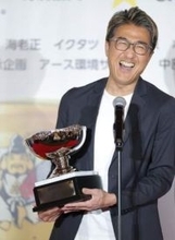 芸能界きっての「そばマニア」56歳イケオジ歌手　芸能人ゴルフ大会で優勝「おじさんでも上手になる」