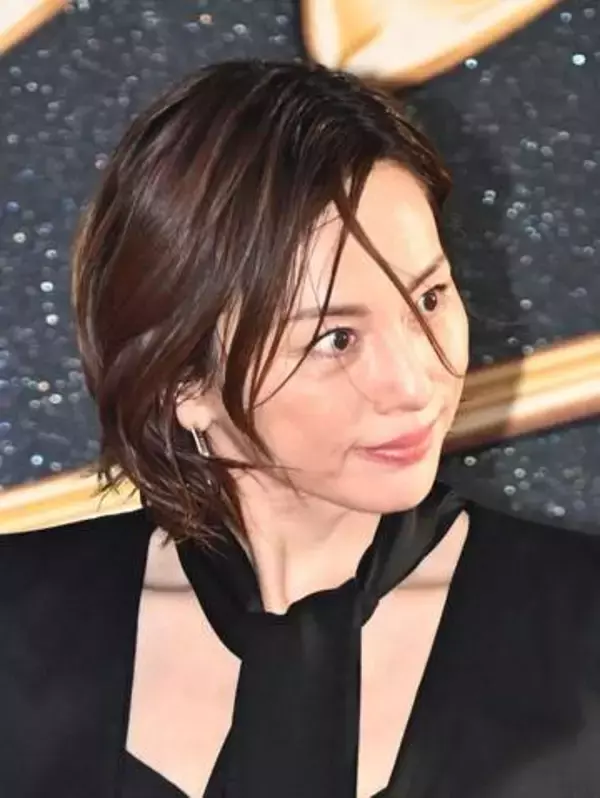 「めちゃくちゃ綺麗」イベント現れた米倉涼子に騒然　努力うかがえる美しいスカート姿に驚き　涙の登壇から4カ月　若返った？