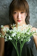 つばきファクトリー秋山眞緒　卒業前写真集「MAO」発売　オフショットは故郷の大阪で撮影