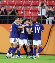 サッカーが入って来ないw　「アジア大会」中継アナの筋肉パンパンに騒然「二宮和也がちっちゃく見えるw」「アナの体格じゃないw」「砲丸投げそう」