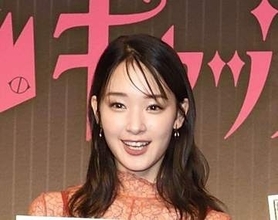 「めちゃくちゃ綺麗になった」話題の透明感女優　凄い姿で会見現る　ズボンが全部切れてる！布がない？どうなってるの？　剛力彩芽に驚き