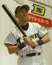 人気モノマネ芸人が衝撃トラブル告白　高速で運転中パンク→「制御不能になり」突然現れた物体避けきれず