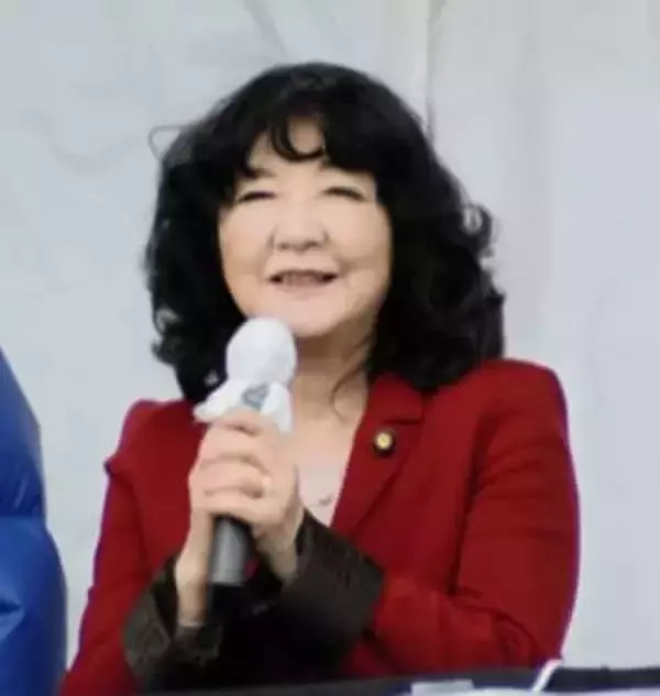 トラブル？片山さつき大臣の声が聞こえない　電車のガタンゴトンにもかき消され、7分半演説の内容が入ってこない…　300人集まる演説