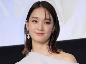 34歳でも違和感なし　剛力彩芽がJK制服姿を披露　何歳までいける？ネットも「バリかわいい」【いろはの恋】
