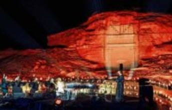 YOSHIKI　紅に染めた　サウジ世界遺産に日本人初降臨　バースデーに響かせたピアノの音色