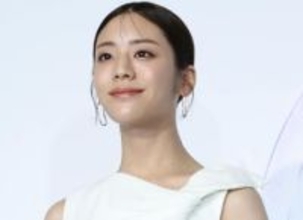 夕日に照らした水着ショットが大反響　貴島明日香に「眩しすぎて」「あまりにも素敵」「何でも絵になる」