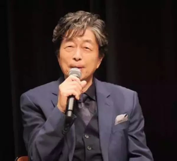 「俺たちの旅」会見で超久々に現れたロマンスグレーの長髪束ねた83歳俳優　中村雅俊の横でお洒落っぷりも凄かった