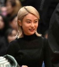 2歳児のシンママ小島瑠璃子　金髪ピンクに染め「エネルギーチャージ」「かなりのピンクです」