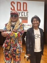 DJ　KOO反射板装着で「うれしみ　DO　DANCE！」飲酒運転撲滅プロジェクトで訴え