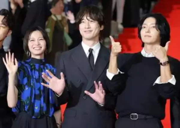 坂口健太郎、主演の国際ドラマは「野心的」　イベントで翻訳飛び交い、満島真之介は驚き「7言語ぐらい入り乱れてる」
