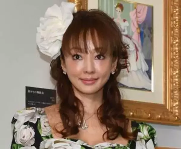 神田うの　ヴィトン、シャネルなど高級バッグを次々買取に　エルメス本店でオーダーのバーキン2つに驚きの査定額