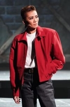 宝塚　花組スター極美慎主演『DEAN』開幕　稀代のスターの孤独と葛藤の日々を華麗に描く　名作の衣装まとい躍動