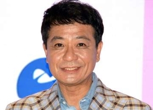 「こんなに綺麗な奥様と♥」長男＆次男も俳優デビューの中山秀征　四男が英国の学校卒業　元宝塚の妻と参加「彼氏みたい♥」「息子みんなイケメン」