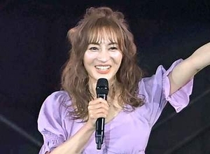 青森出身・新山千春がねぶた祭りに来た　大太鼓叩く「二の腕たくましくて素敵」　33年ぶりの祭り衣装が格好いい