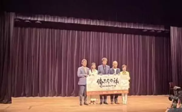 70年代スーパーアイドルが降臨！白いウエスタン風ワンピが清楚でまぶしい　「俺たちの旅」コンサートで「思い切り青春したいな」