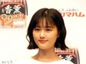 原菜乃華がキュートなエプロン姿披露　ウインナー炒めをライブ調理「いつも通り最高においしい」