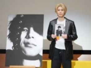 萩原利久　盟友・北村匠海が撮影したカレンダーはされるがまま「一番何もしてない」「手のひらに乗っていた」