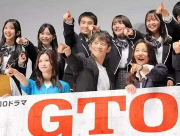 あれっ？！【GTO】反町“鬼塚”の黒Tシャツ　まさかの英文メッセージにツッコミ殺到　毒親のTシャツにも皮肉な英単語