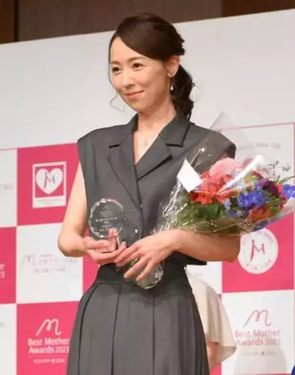 45歳？！元ミス日本医師の報告に「美しすぎる！」171cm、2児ママ「いつも品があってお綺麗」「いつ見ても可愛くて素敵♥」