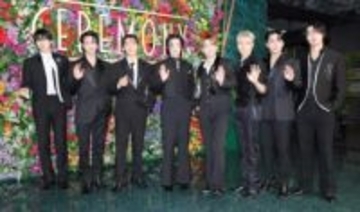 ATEEZ　MINGIが左手薬指を骨折　ギプスをして休まずスケジュールに参加