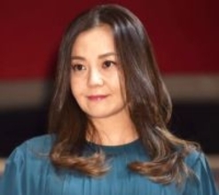 「ベスト体重に戻した」華原朋美　Xマス発信で世にも美しいドレス姿　顔小さっ！