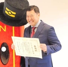 とにかく明るい安村　茂木外務大臣を前にパンツ一丁なれず　スーツでガチガチ→超至近距離でギャグ披露「今までで一番ウケた」
