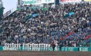 甲子園に来てた！元ミス日本のフジ2年目アナ　黒ダウンの気品オーラが別格「ガッキー似♥」「めっちゃ可愛い♥」