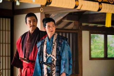【豊臣兄弟！】ラストで本能寺の変黒幕明らかに→育てた義父・柴田勝家の立場は…ネットも心配「二心あり？」