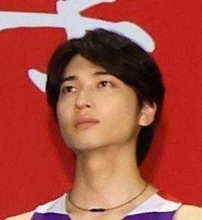 凄い美形！　188cmもあったのか　土9「箱根駅伝」会見で目立ちまくりのブレーク俳優←「T乾」千鶴さん不倫相手か！　学生ランナー姿がハマる