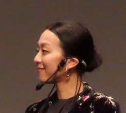 35歳が可憐すぎる　引退9年、浅田真央さんイベントに現る　愛嬌は不滅、長身細身、凛とした立ち姿が変わらない