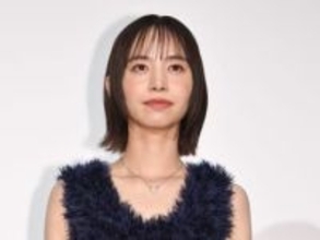 井桁弘恵　ノースリ＆オフショルドレスで豪華共演陣と密着2ショ「姉妹みたい」「眩しすぎます」