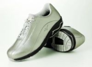 「どこの靴？」高市首相の金色シューズ爆売れ　遊説時着用→反響に担当者ビックリ「知らなかった」