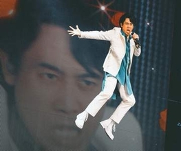 大泉洋、宙を舞うフライング演出で熱唱「またやります。やみつきです！」笑いありの3時間超ステージ！