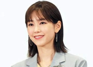 「本当に36歳に見えない」6歳児ママ桐谷美玲　サンローランの秋先取りコーデに「スタイリッシュ」「素敵な装い」