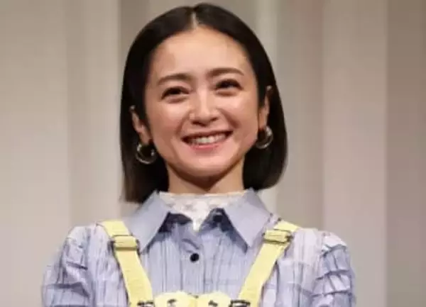 安達祐実「お酒強そうってよく言われる」居酒屋風の店内で自然体ショット「気も強そうで好き」「一緒に飲みたいです」