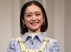 安達祐実「お酒強そうってよく言われる」居酒屋風の店内で自然体ショット「気も強そうで好き」「一緒に飲みたいです」