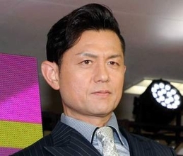 的場浩司　巨大牛に襲われた衝撃「ドーン！って」「軽く当たっただけなんだけど…」車体の変形にゾッ…