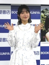 17歳・藤﨑ゆみあ　灼熱のギリシャで初写真集　長時間フライト＆時差への「必需品」を公開