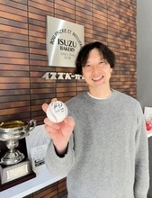 阪神淡路大震災から31年　地元の老舗ベーカリーが阪神・高橋遥人投手の野球教室に特注パン贈呈