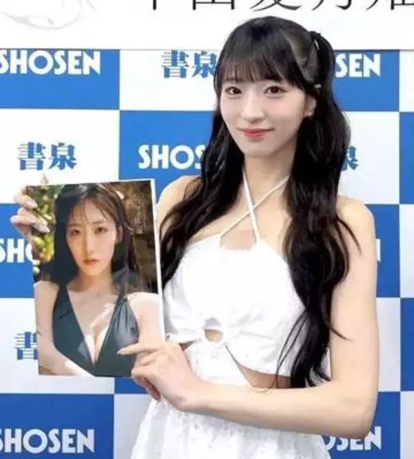 OCHA　NORMA中山夏月姫　3冊目の写真集は憧れの牧野真莉愛のグラビア研究の成果を強調