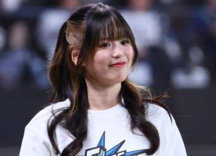 「久しぶりに見た！」モニタリング　エスコンでカラオケ熱唱の美女にSNS反応「素晴らしい歌声」「可愛かった」