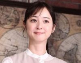 2児ママ佐々木希　ヴィトンのバッグは「母ちゃん」の味方「これで両手を振って走り回ります。笑」シンプル装いに「似合う」「可愛すぎる」